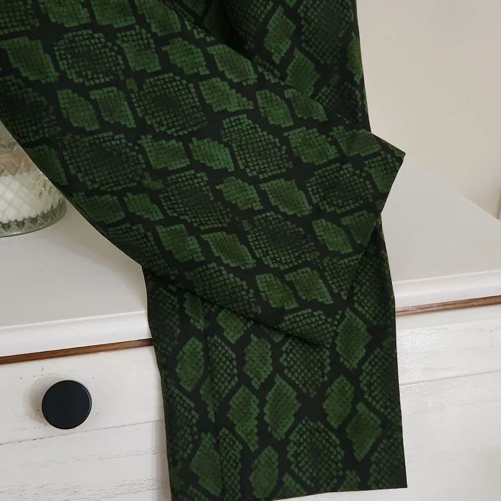MICHAEL Kors Green Cropped Ankle Pants Snakeskin Dressy Career Office 10 Large - Picture 4 of 10